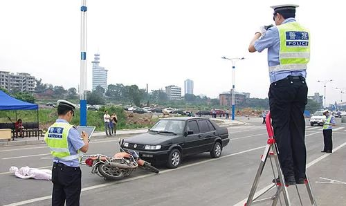 車禍認(rèn)定責(zé)任_車輛交通事故責(zé)任認(rèn)定_車禍?zhǔn)鹿收J(rèn)定
