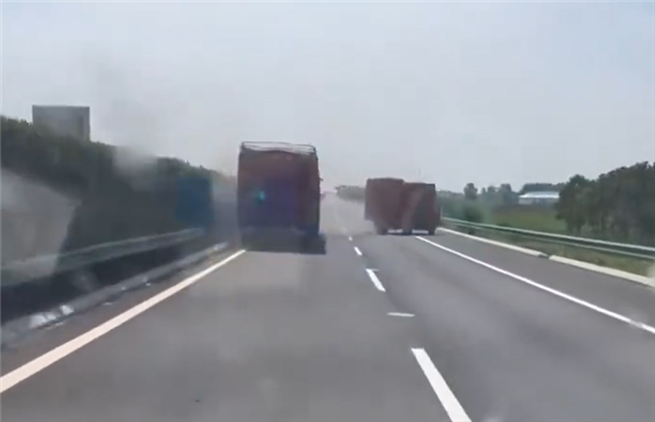 視頻小車事故真實案例_車輛事故視屏_小車事故視頻