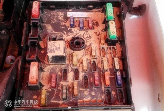 車鑒定水淹二手車怎么辦_二手車水淹車怎么鑒定_二手車是水淹車需要的證據(jù)